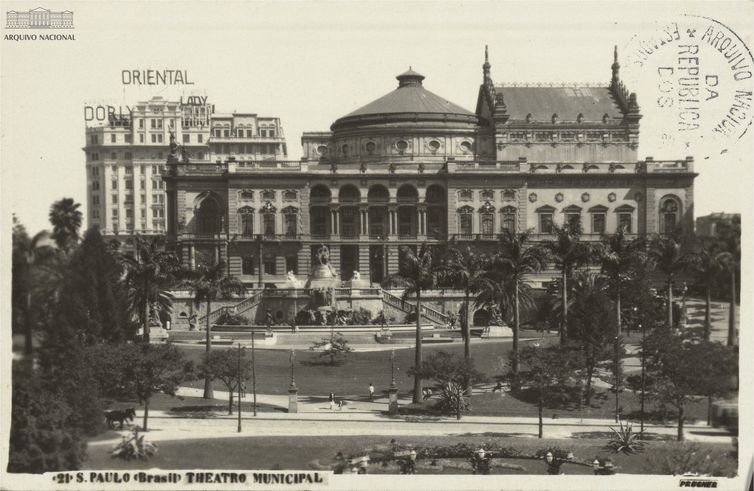 Theatro Municipal de São Paulo
Theatro Municipal de São Paulo, década de 1930. Arquivo Nacional.