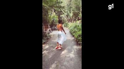 Anitta posta vídeo na Tailândia com cropped de crochê feito por artesã de Bauru