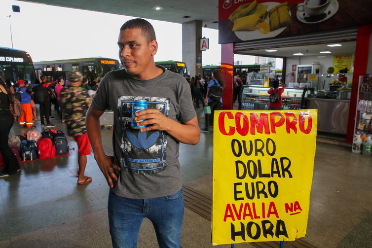 O vendedor de ouro, Thiago Neris, da entrevista à Agencia Brasil sobre sua vida em Brasília