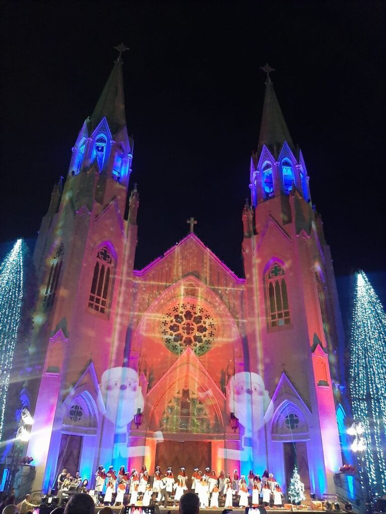 Botucatu recebe programação especial de Natal com iluminação nas praças e atrações gratuitas