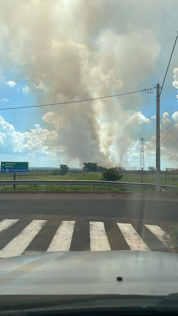 Incêndio atinge aeroporto de Bauru