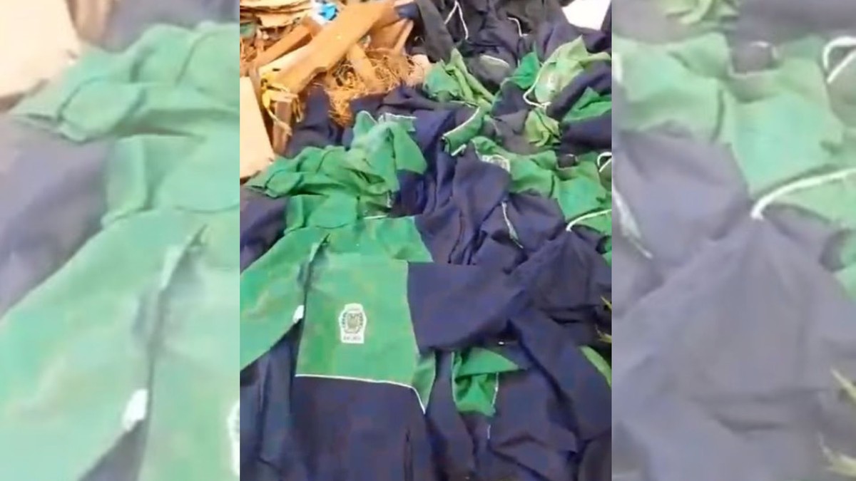 Uniformes de escolas municipais de Bauru são descartados em terreno